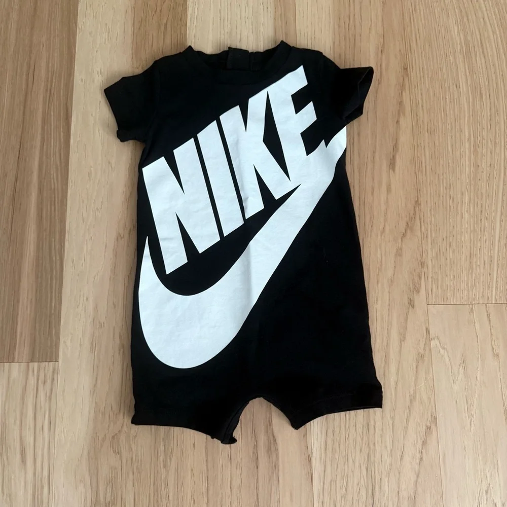 Nike Baby Infant Nike Logo Coverall Futura Romper Bodysuit Black White 6 Months